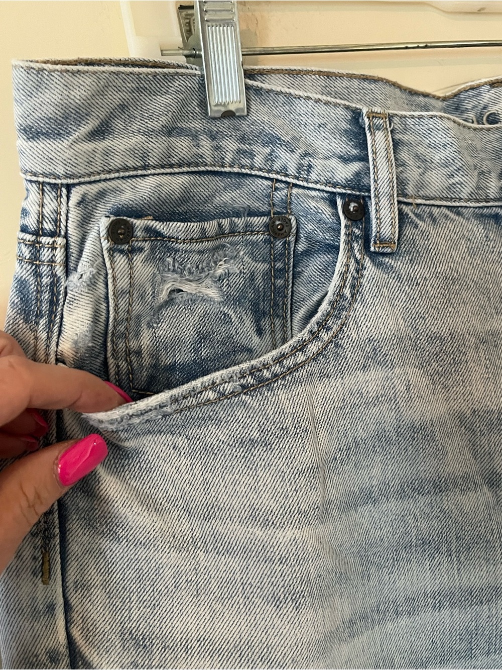 American Eagle Outfitters Light Wash 90’s Boyfriend Jeans Women’s Size 8 - Picture 7 of 16